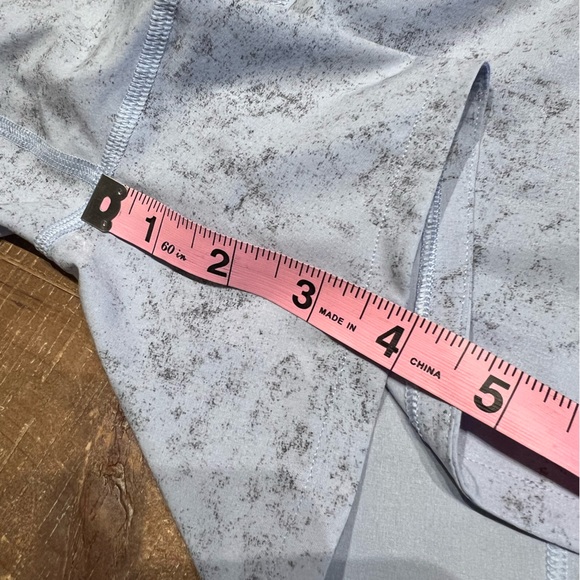 Lululemon Speed Up Mid-Rise Lined
Short 4"
Gravel Dust Pastel Blue Multi - Picture 8 of 9